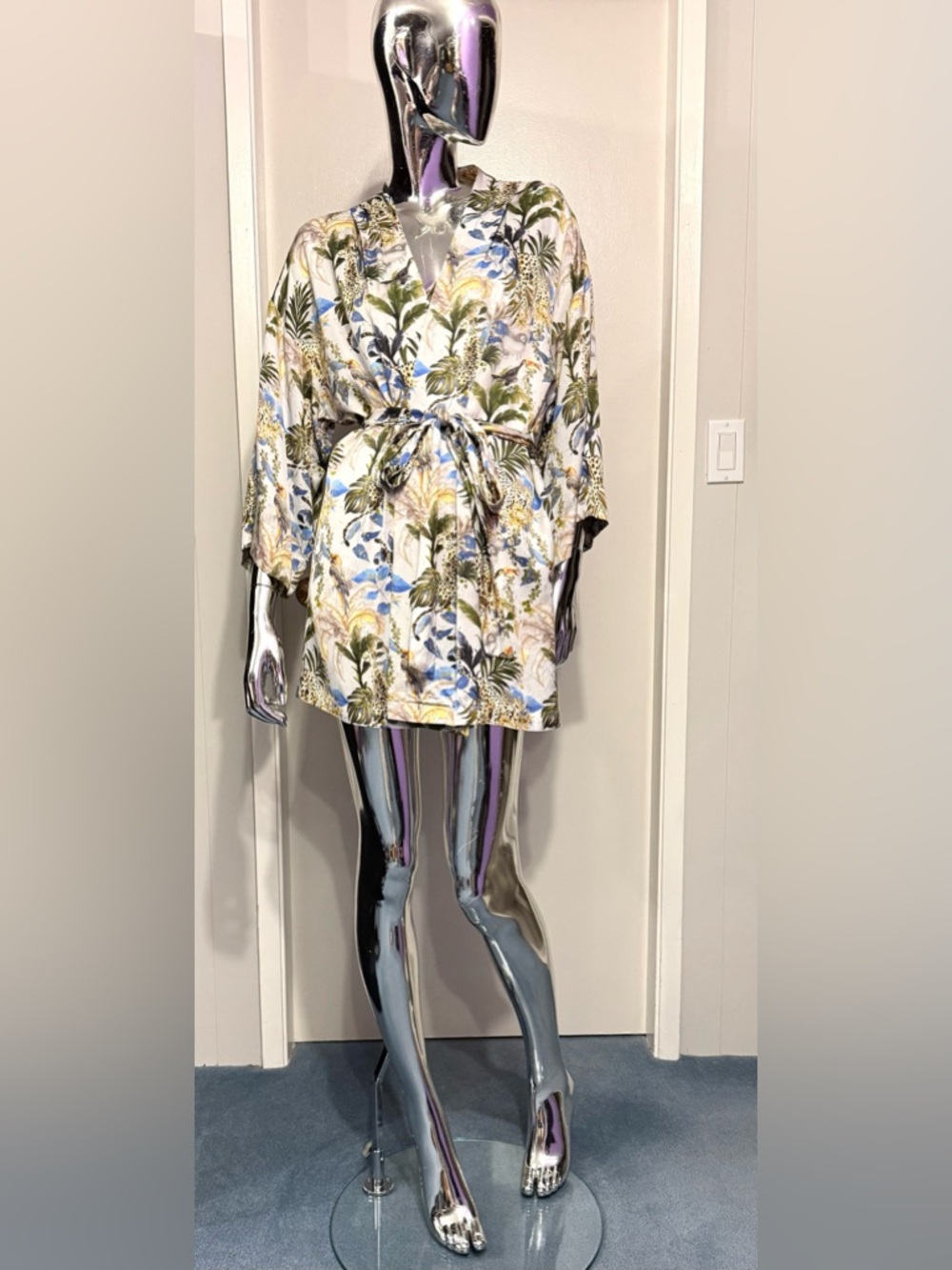 ☀️Spring Sale: L'AGENCE Jungle design Kimono shorty robe - cheetah + birds